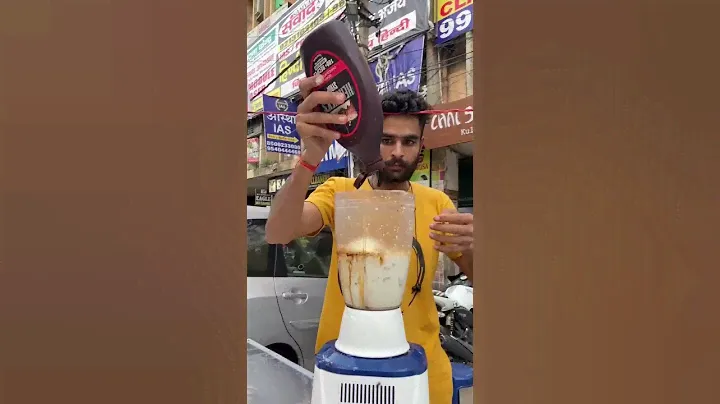 Cold coffee street style